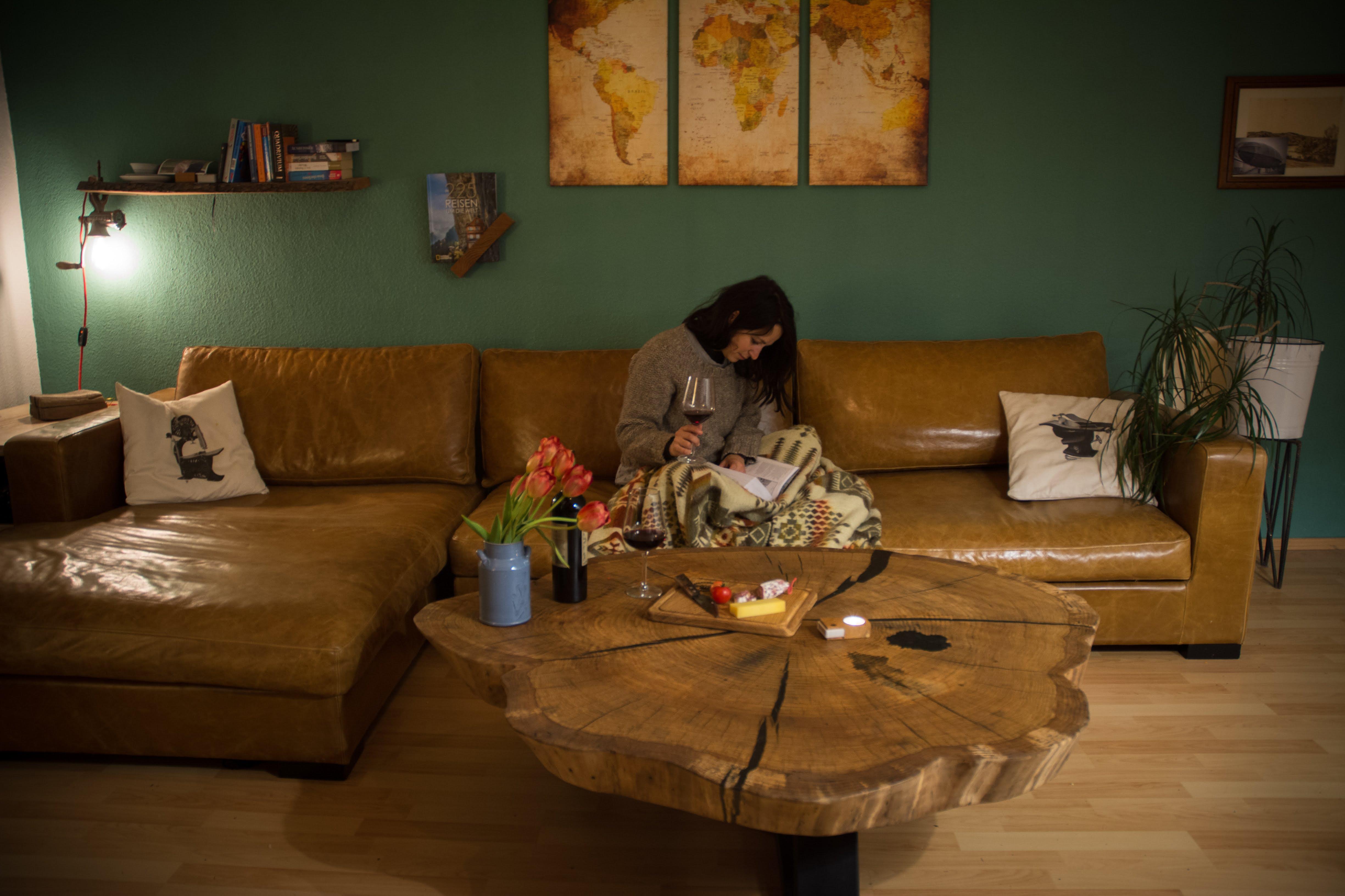 Eichenscheibe mit sichtbaren handwerklichen Details und restaurierten Bereichen