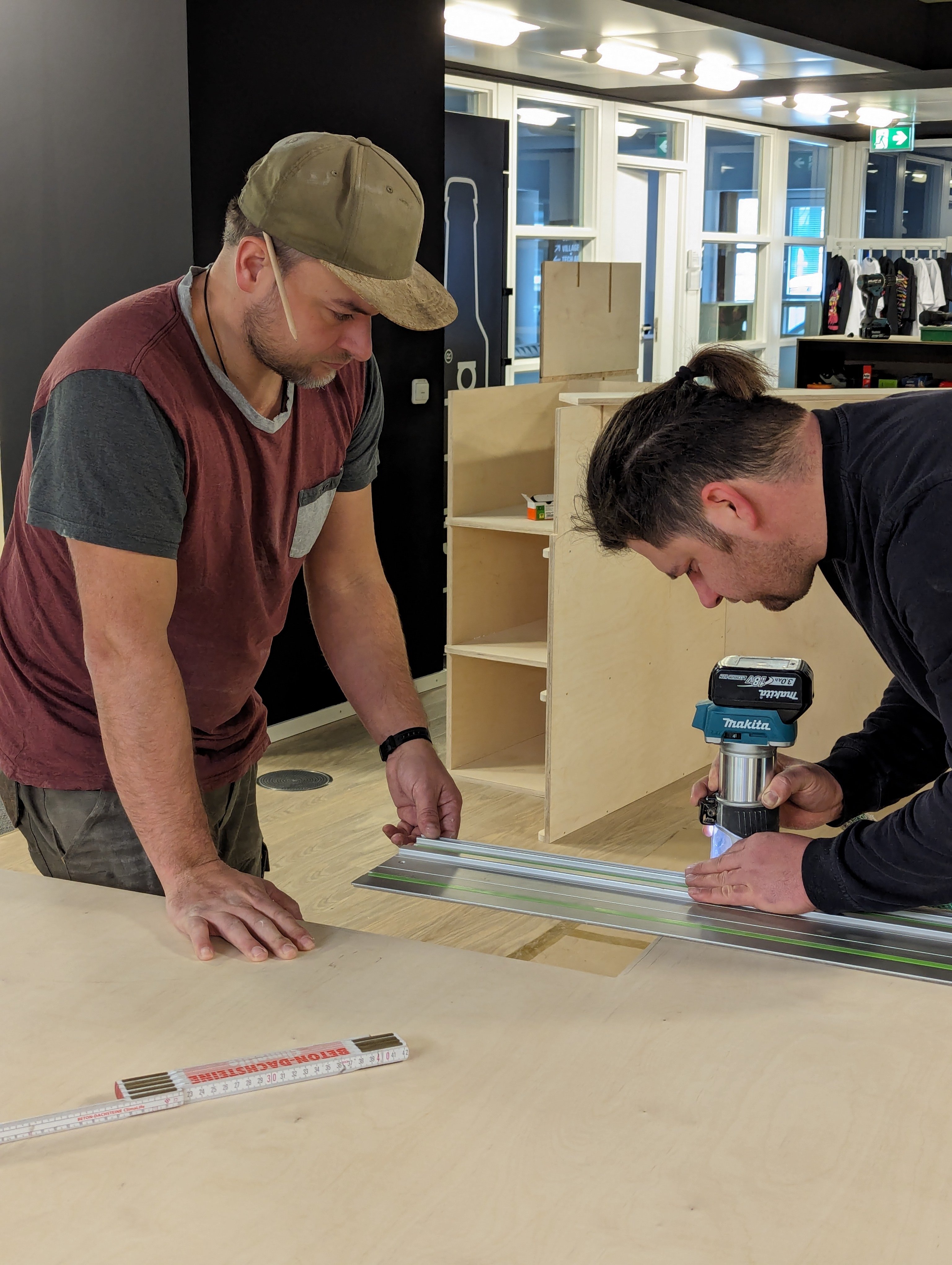 Handwerkliche Holzwerkstatt für individuelle Projekte. Camperausbau, Massivholztische und CNC-Fräsarbeiten.