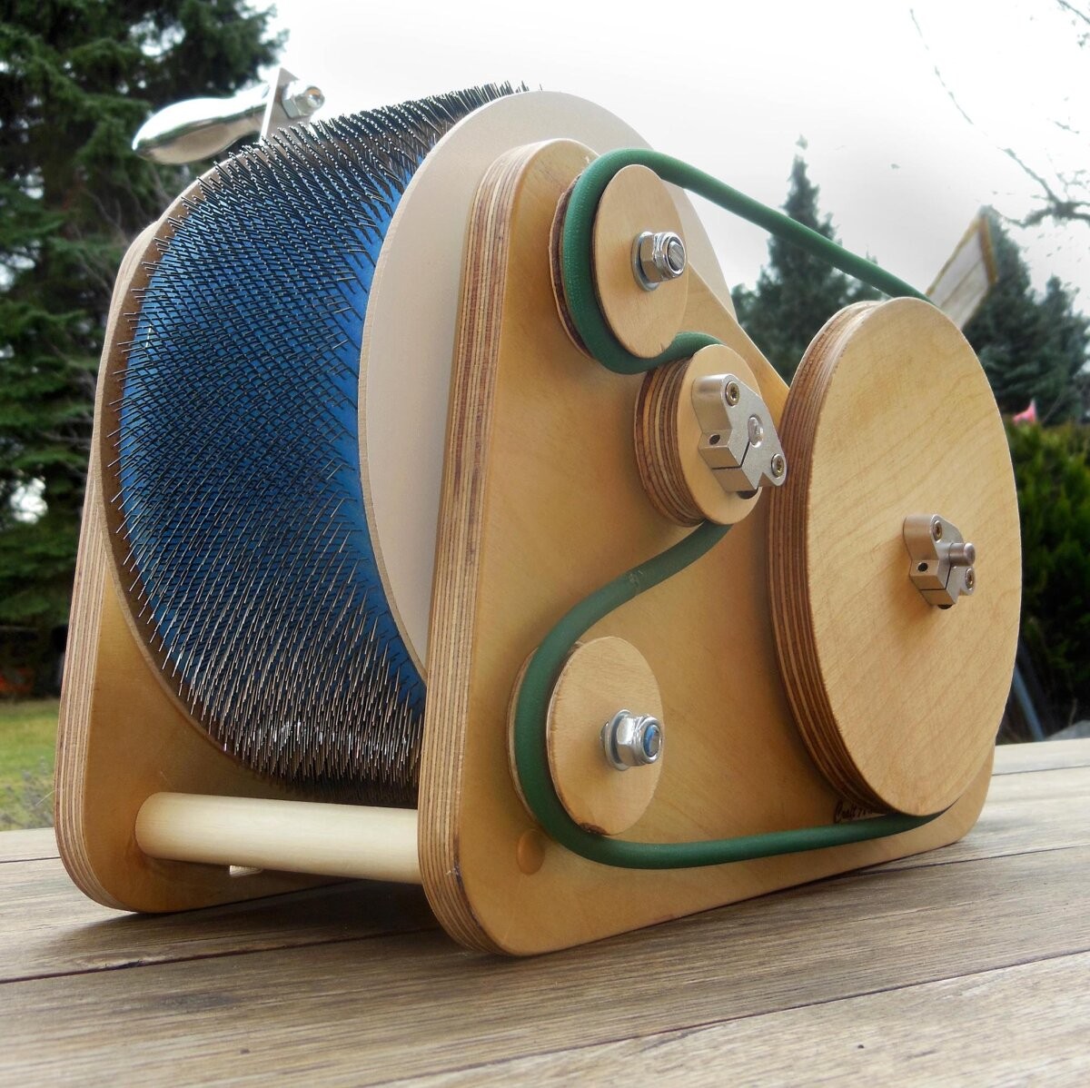 Kardiermaschine aus Multiplexholz als kompakte Trommelkarde für Wollverarbeitung