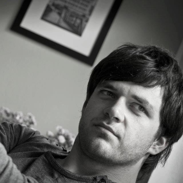 Ralf, einer der drei Stammbrüder, Handwerker mit Leidenschaft für Holz und individuelle Projekte.